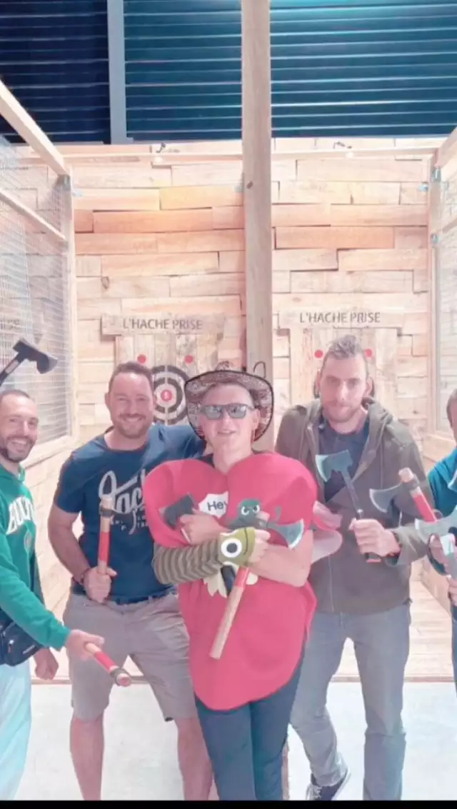 🎉 La semaine dernière chez Lhache Prise à Wittenheim, on a passé des EVG et EVJF complètement déjantés ! 🪓🥳
On vous partage la compilation des meilleures photos de ces moments de folie, de rires et de lancer de hache. Merci à tous les participants pour cette ambiance incroyable !
Vous aussi, venez vivre une expérience unique et inoubliable pour vos événements entre amis.
#EVG #EVJF #LhachePrise #Wittenheim #SoiréeDéjantée #LancerDeHache #MomentsInoubliables